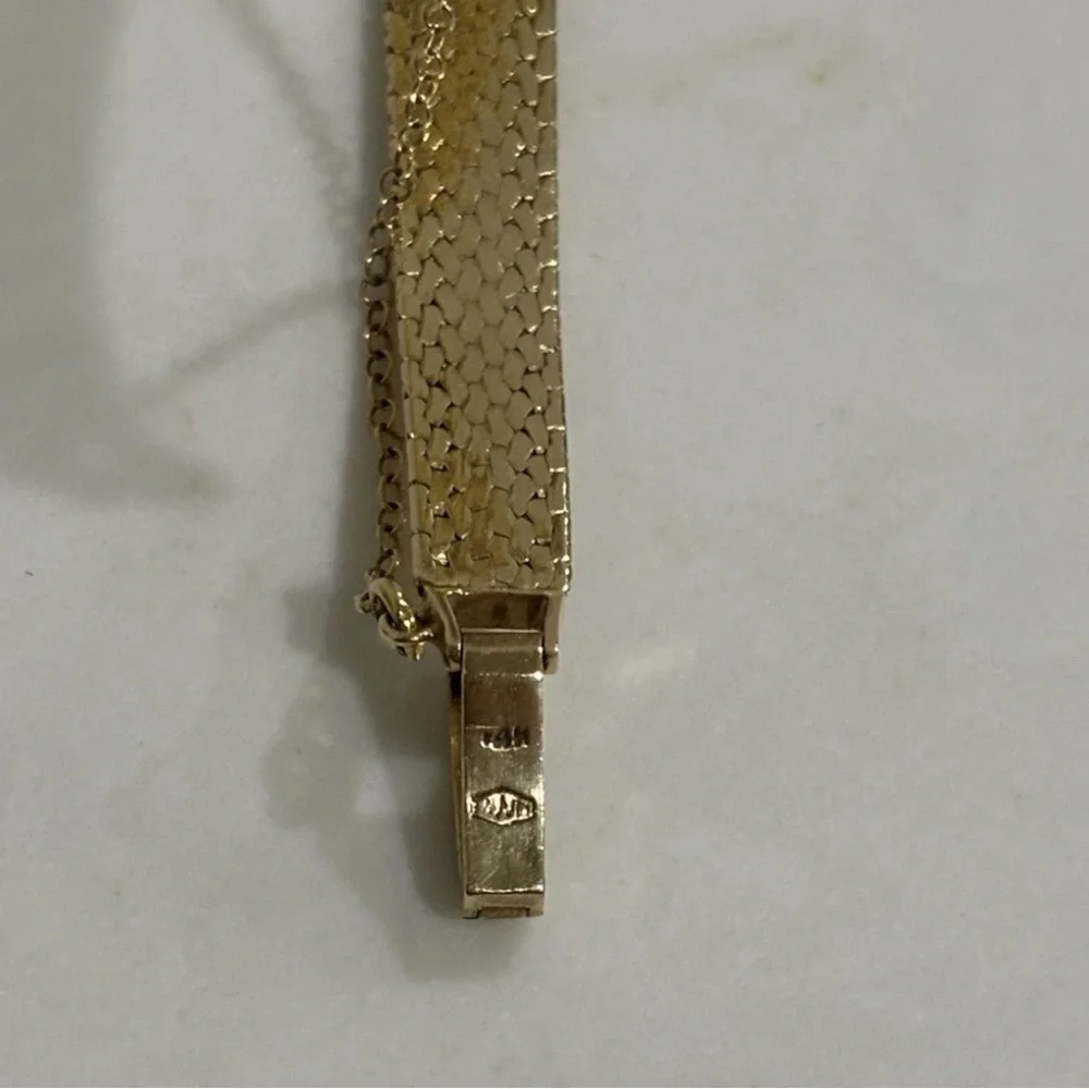 14K Ladies Hidden Watch with Floral Motif on Cover by Geneva 6.5” 23.74 grams - Picture 4 of 4